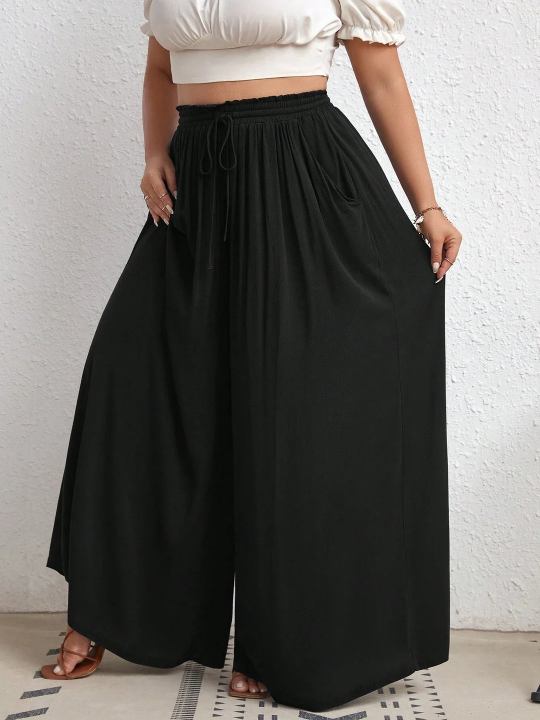 Pantalones de tiro alto con pierna ancha, con cintura en la cintura, bolsillos laterales, en tejido de canalé