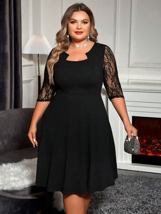 Vestido elegante de color sólido con inserciones de encaje, tallas cómodas.