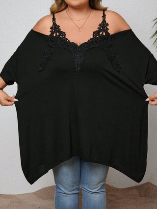 Camiseta Boho de vacaciones, tallas grandes, de encaje floral, corte en frío en los hombros, dobladillo asimétrico