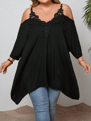 Camiseta Boho de vacaciones, tallas grandes, de encaje floral, corte en frío en los hombros, dobladillo asimétrico