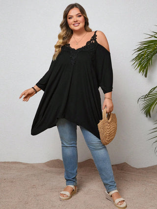 Camiseta Boho de vacaciones, tallas grandes, de encaje floral, corte en frío en los hombros, dobladillo asimétrico