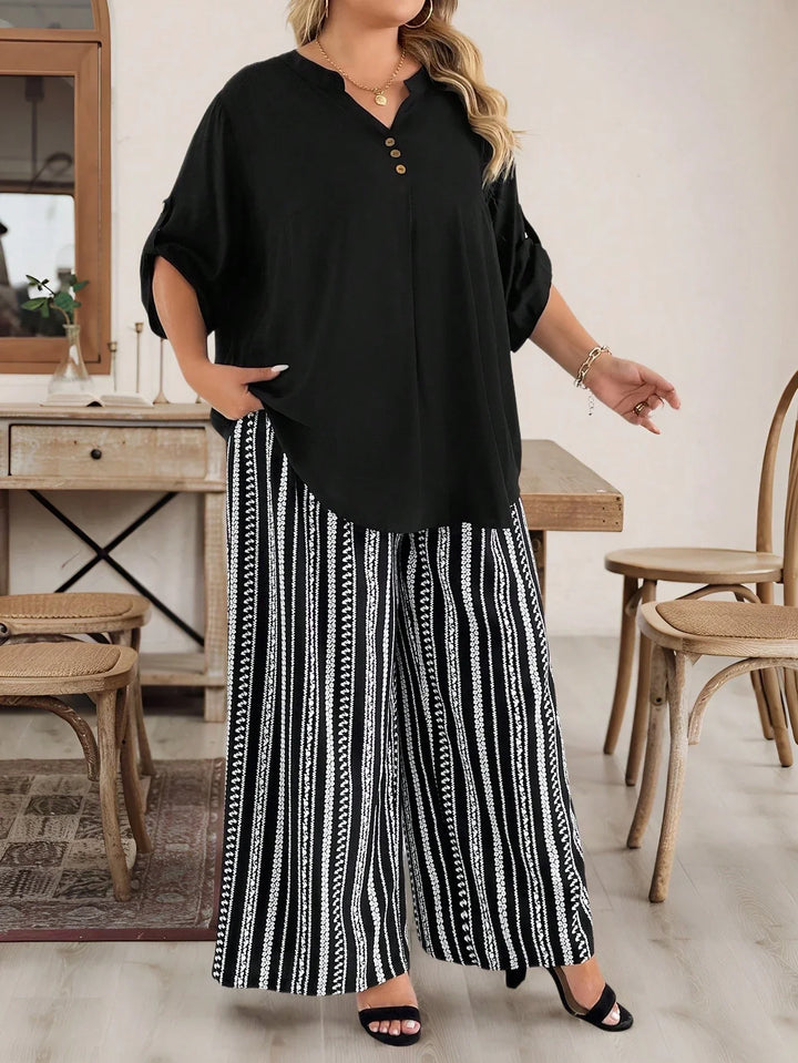 Conjunto de mujer tallas grandes compuesto por 2 piezas, top negro con escote en V de manga corta y pantalones estampados