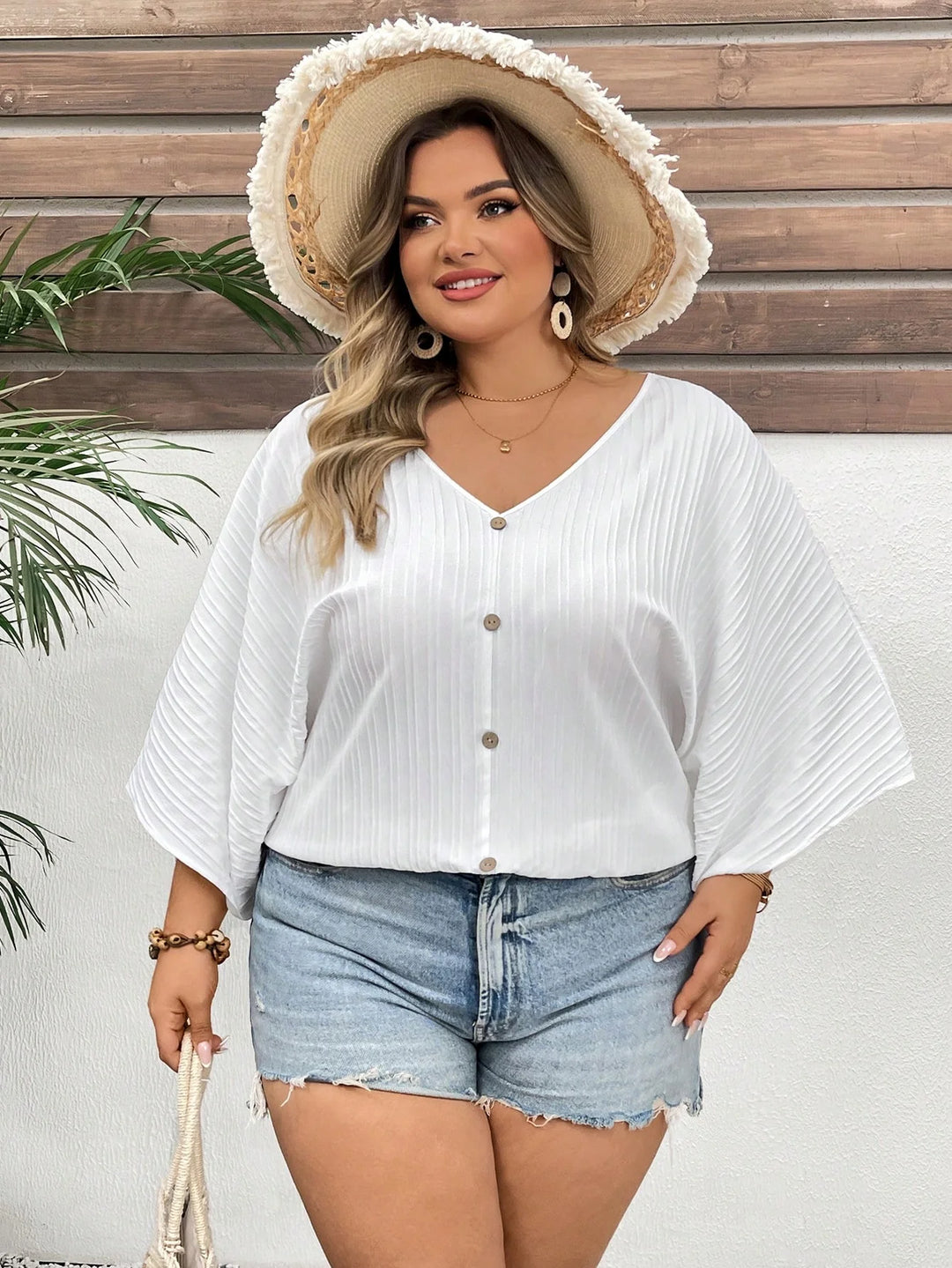 Camisa de mujer tallas grandes con escote en V, mangas de murciélago, textura de vacaciones, estilo boho para vacaciones