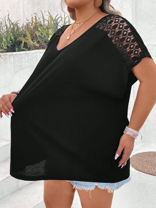 Camiseta amplia con mangas dolman y contraste de encaje, estilo bohemio para vacaciones