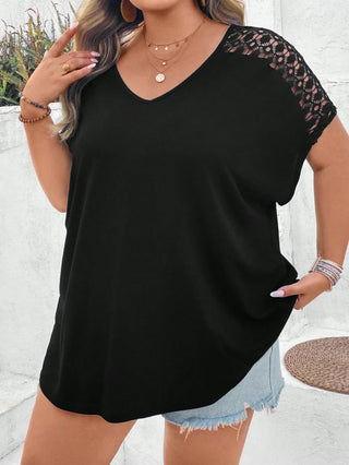 Camiseta amplia con mangas dolman y contraste de encaje, estilo bohemio para vacaciones