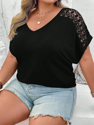 Camiseta amplia con mangas dolman y contraste de encaje, estilo bohemio para vacaciones