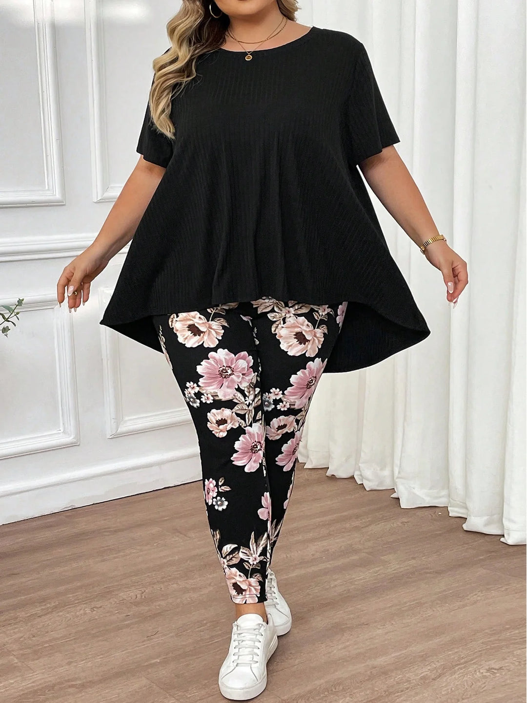 Conjunto de camiseta de manga corta suave de gran tamaño para mujeres, cuello redondo y leggings estampados elásticos estilo boho