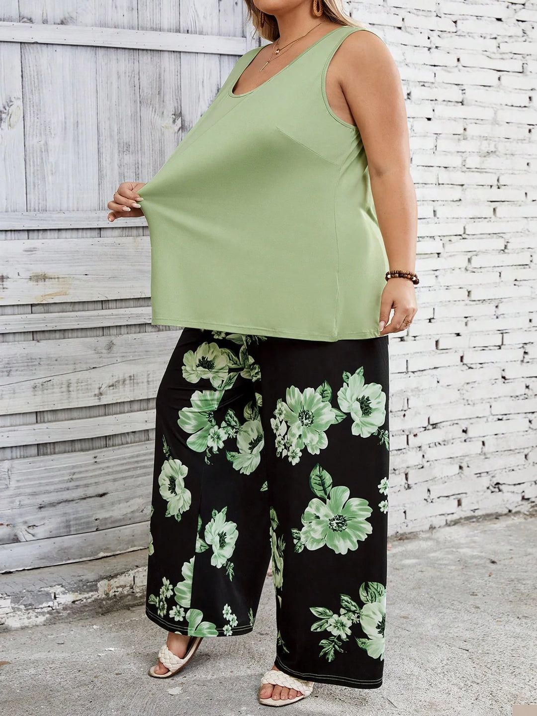 Conjunto de 2 piezas, ropa casual para mujer en tallas cómodas con estampado floral, top de cuello redondo y pantalones anchos, estilo boho para vacaciones de verano