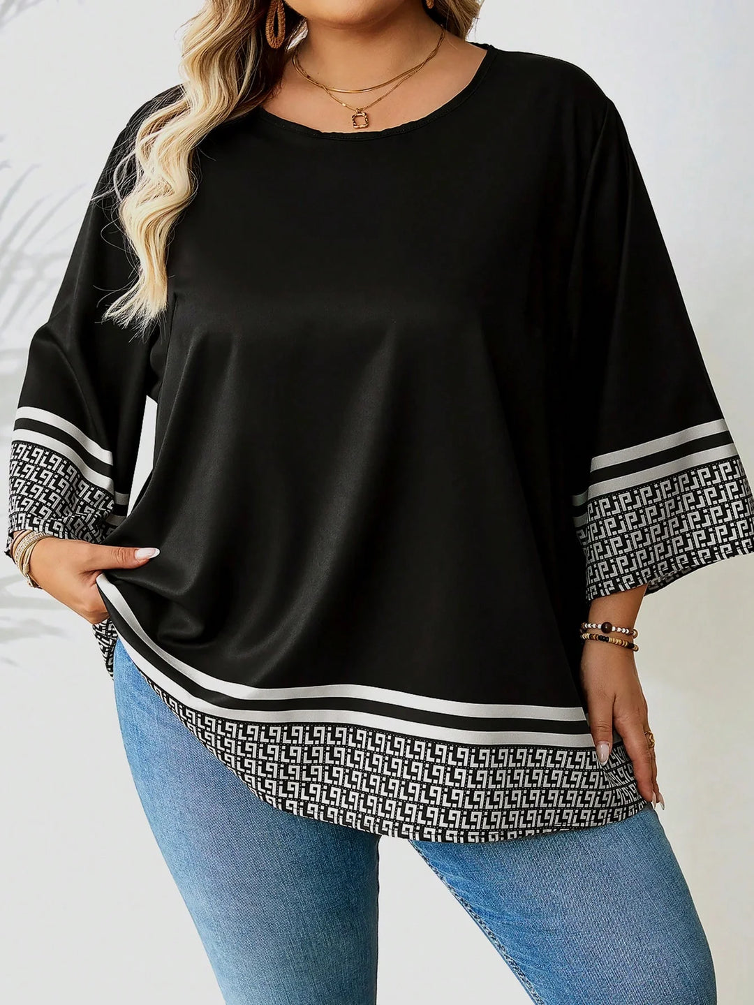 Camiseta casual amplia con estampado integral, escote redondo, mangas de 3/4 para tallas grandes de mujer