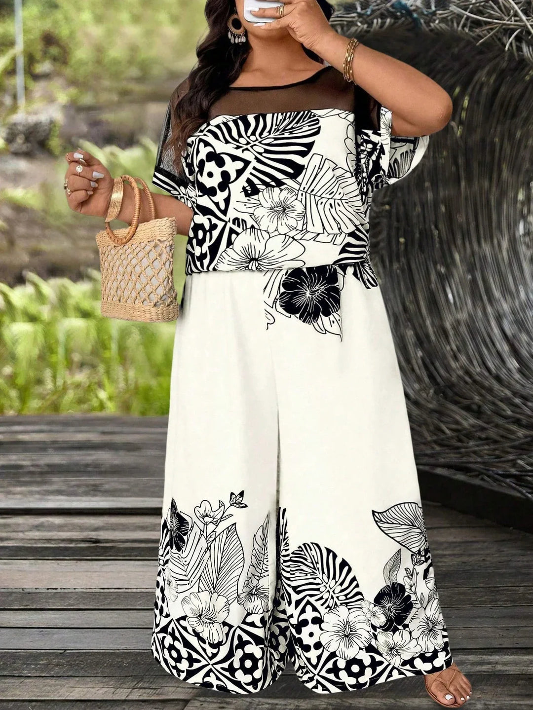 Conjunto de top y pantalones casuales en talla cómoda, con estampado de plantas e inserciones de malla, estilo vacaciones