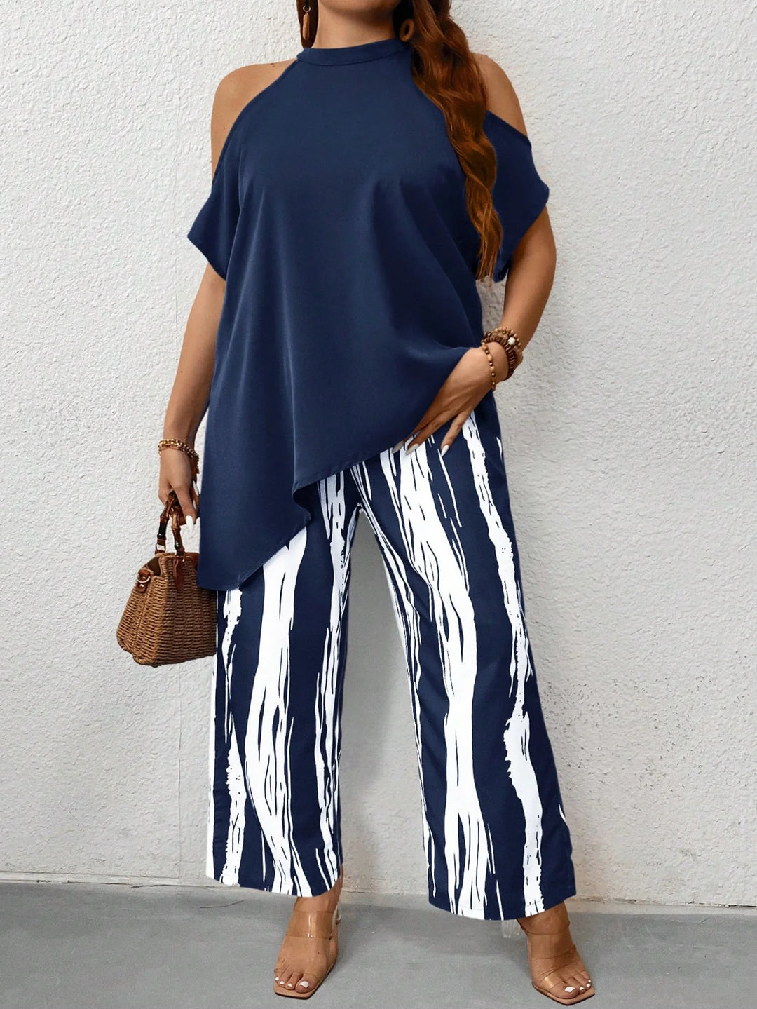 Conjunto completo casual con top de dobladillo asimétrico y pantalones de cintura elástica con estampado digital, talla cómoda