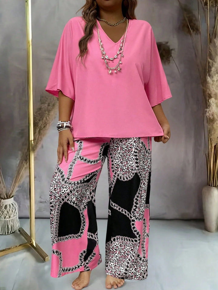 Conjunto casual de tallas grandes, top de color único y pantalones con estampado, adecuado para mujeres en tallas cómodas