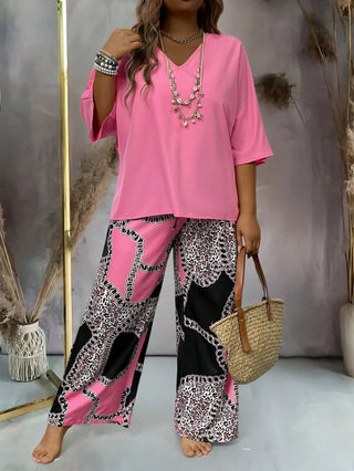 Conjunto casual de tallas grandes, top de color único y pantalones con estampado, adecuado para mujeres en tallas cómodas
