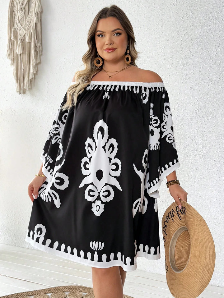 Vestido mini de manga larga, con estampado, modelo amplio y hombros descubiertos