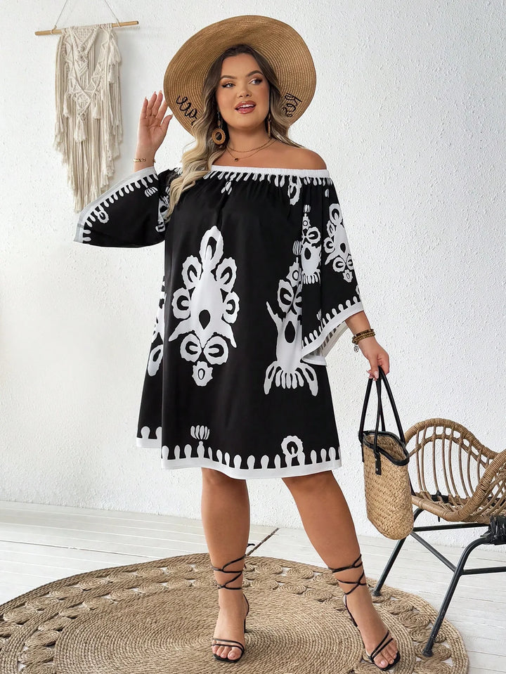 Vestido mini de manga larga, con estampado, modelo amplio y hombros descubiertos