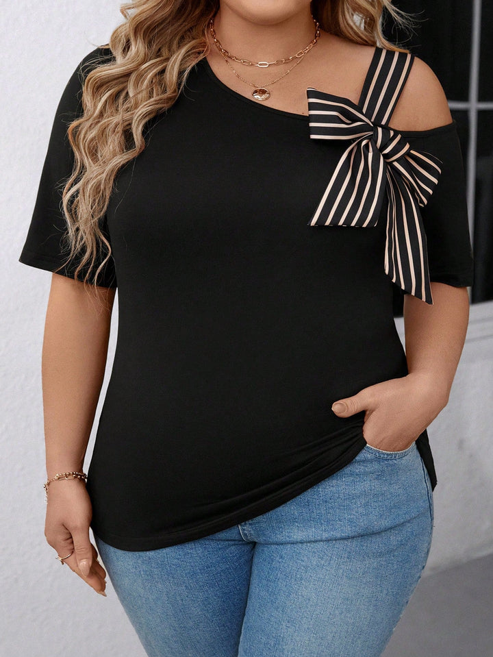 Camiseta negra casual, cómoda y elegante para el tiempo libre y las vacaciones, en tallas cómodas, con mangas cortas y hombros anudados, realizada en tejido confortable