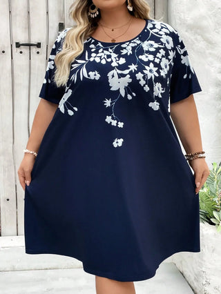 Vestido T-shirt con bolsillos asimétricos y estampado floral en tallas cómodas, adecuado para vacaciones, outfits de verano para mujeres, vestidos de playa, vestidos de graduación o para el té.