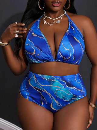 Disfraz compuesto por camiseta de tallas grandes con estampado integral, espalda descubierta y atadura, pantalones cortos de baño y copro de rodillas de mangas largas