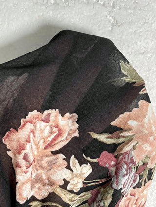 Vestido con estampado floral, con lazo delantero y volantes