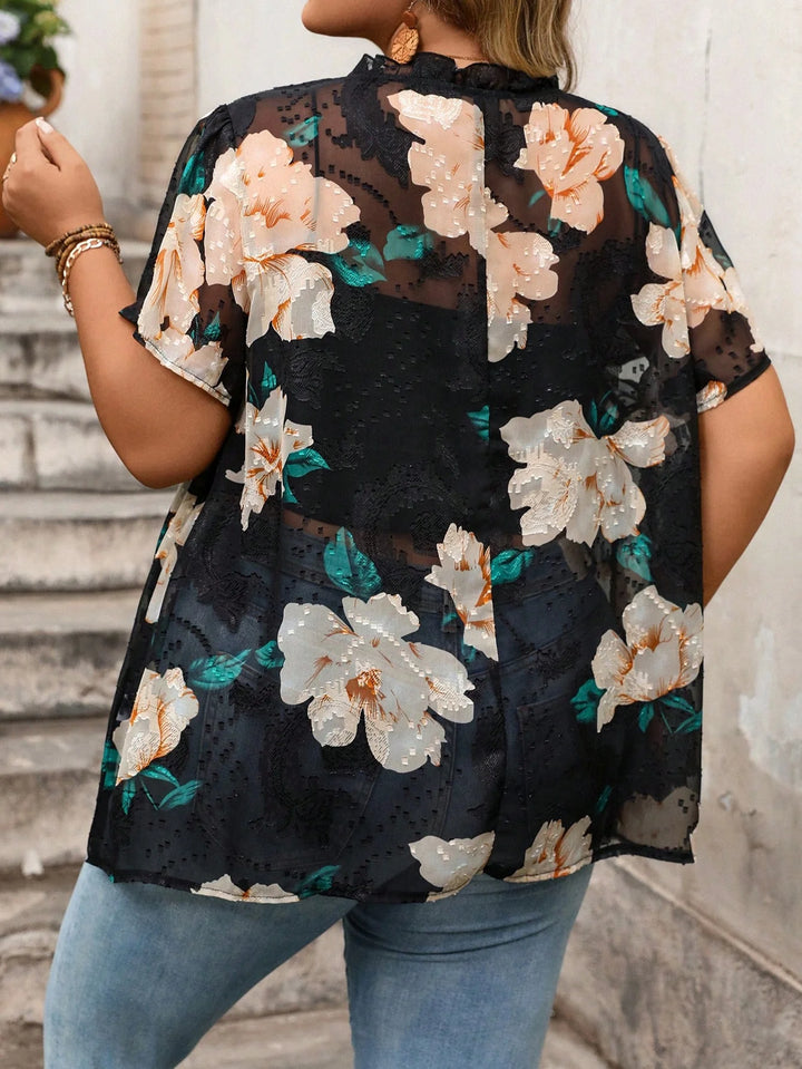 Blusa elegante de mujer en tallas cómodas con estampado floral y cuello de lazo, mangas cortas