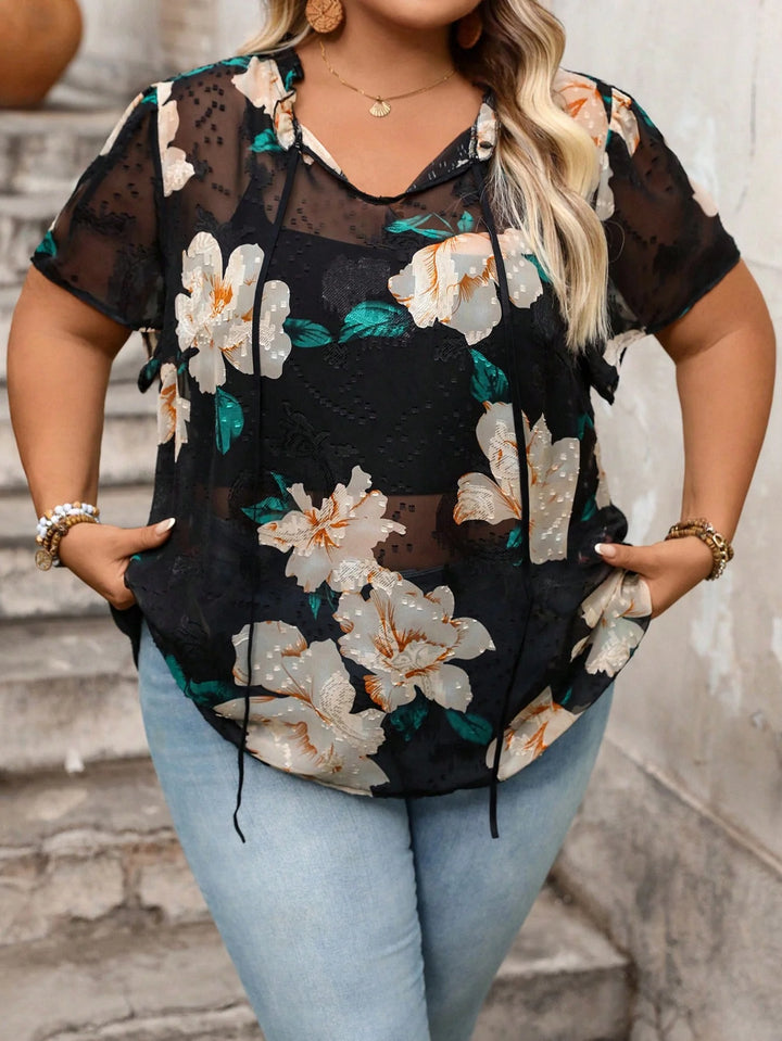 Blusa elegante de mujer en tallas cómodas con estampado floral y cuello de lazo, mangas cortas