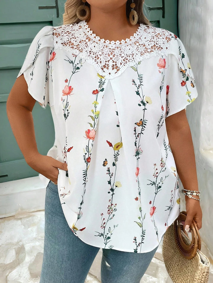 Camisa de verano con estampado floral de encaje y mangas cortas en forma de pétalo para tallas cómodas, adecuada para vacaciones, campo, playa