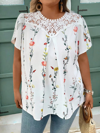 Camisa de verano con estampado floral de encaje y mangas cortas en forma de pétalo para tallas cómodas, adecuada para vacaciones, campo, playa