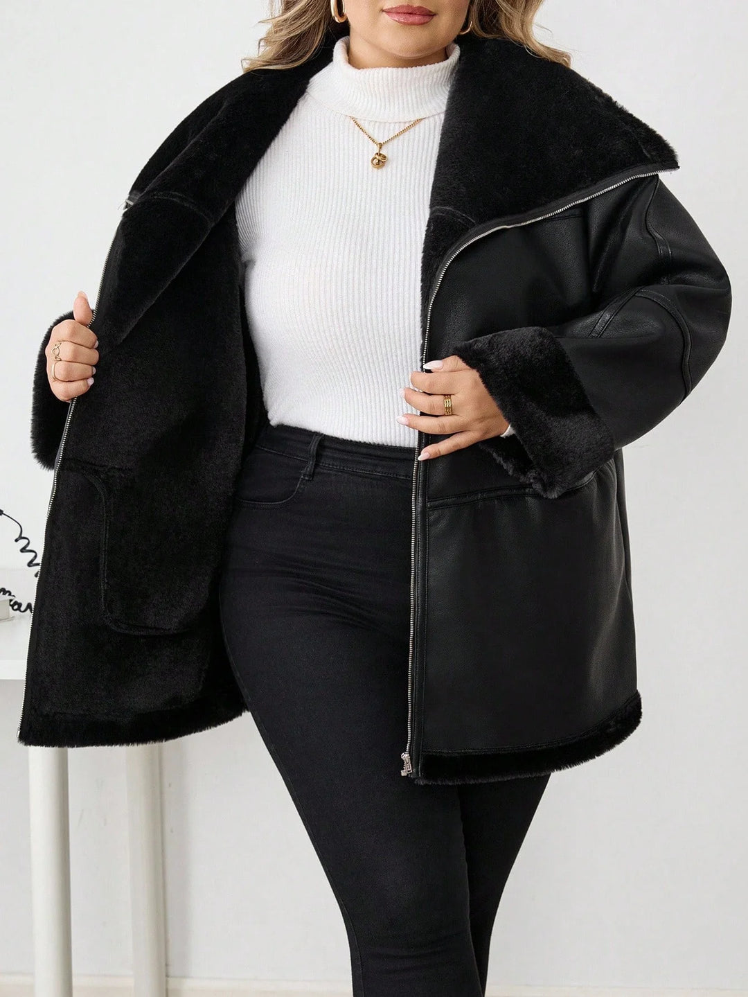 Chaqueta casual de ecopiel con cremallera frontal y bolsillos, talla oversize