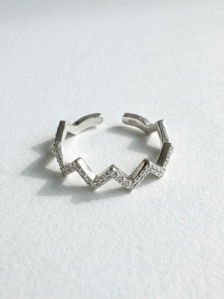 Anillo zigzag con piedras preciosas Martina