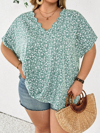 Camisa casual y amplia con decoración de concha para tallas cómodas