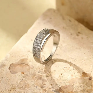Anillo elegante con piedras preciosas Claudia